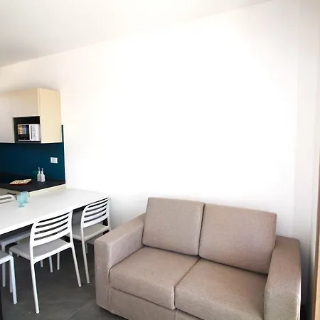 Athesis * רוסולינה מארה